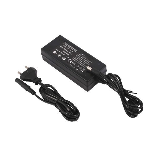 LED zdroj 24V, 60W zásuvkový 2,5A, DC konektor 5,5/2,1 mm 1